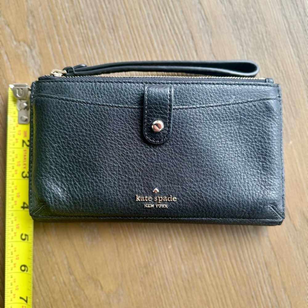 Kate Spade Large Wristlet Black Leather. Bifold. Pre-owner never used.